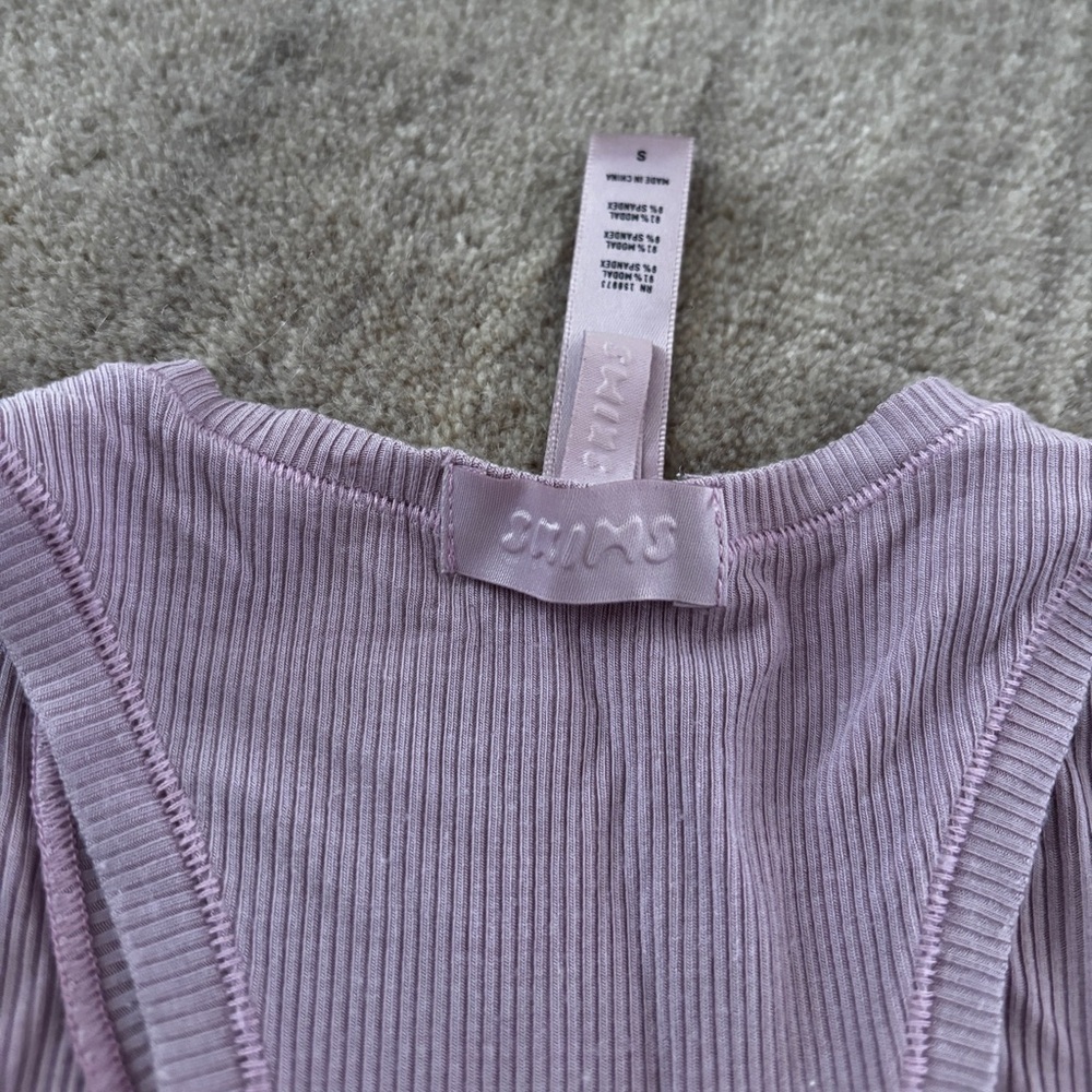 SKIMS Soft Lounge Tank - Picture 3 of 3